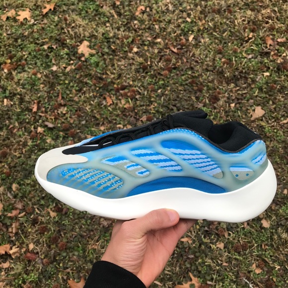 Yeezy 700 V3